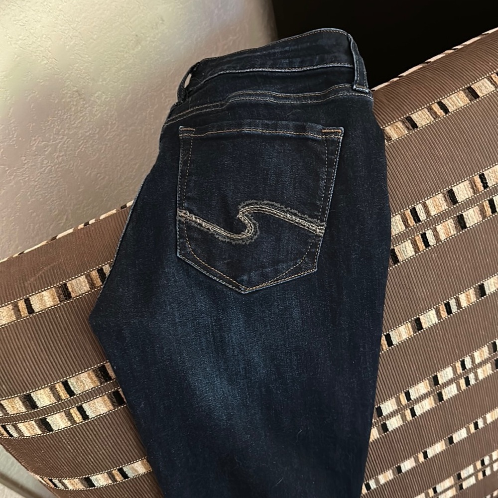 Silver jeans size 27, length 33. Worn once washed once. Perfect condition.